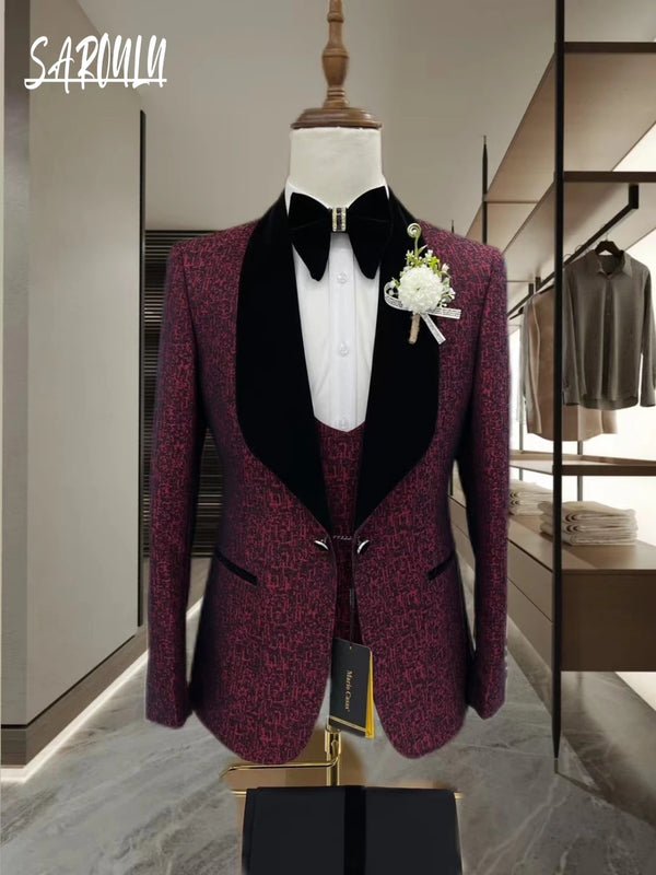 Fast Shipping Wine Men Suit Popular Customized Jacket Vest Pants Set Delicate Single Breasted Elegant High Quality Groom Wear